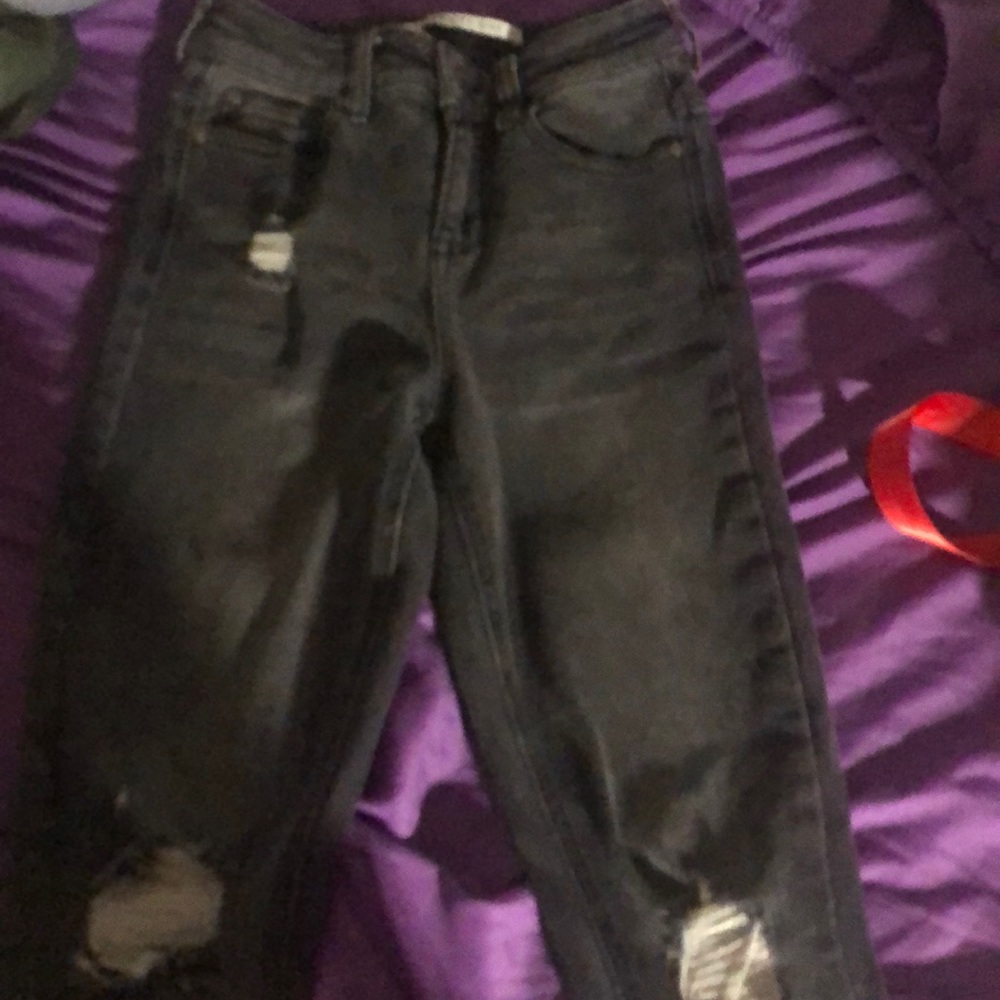 Gray high rise jeans with ripped